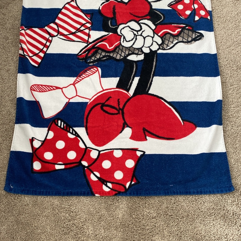 Disney Minnie Mouse beach towel - Picture 2 of 5